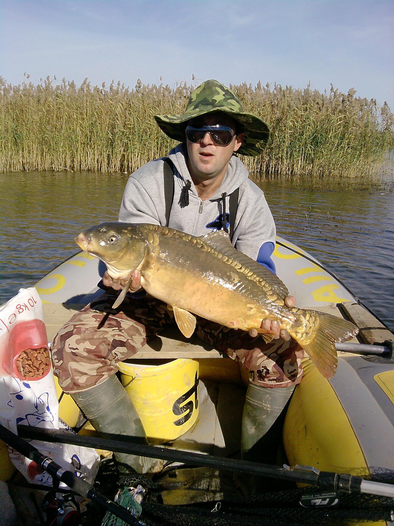 fishing - la pecuit cu un amic.......
